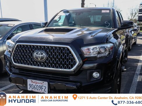 Used 2018 Toyota Tacoma TRD Sport w/ Technology Package image 1