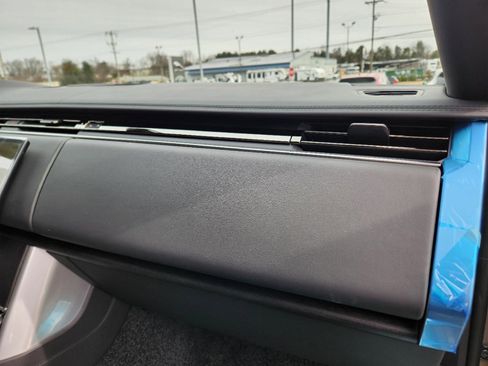 New 2025 Land Rover Range Rover Long Wheelbase Autobiography image 14