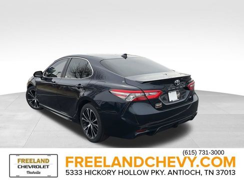 Used 2019 Toyota Camry SE image 5