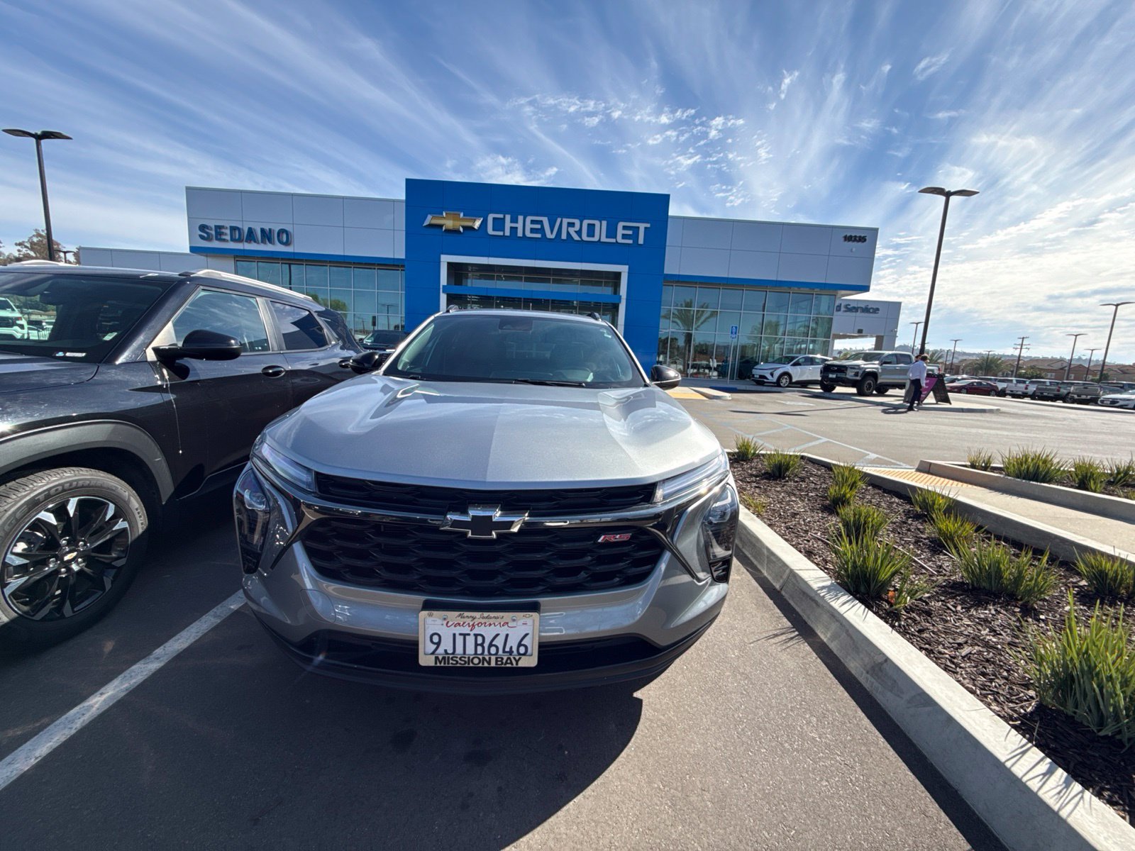 Used 2024 Chevrolet Trax RS w/ Sunroof Package FWD image 2