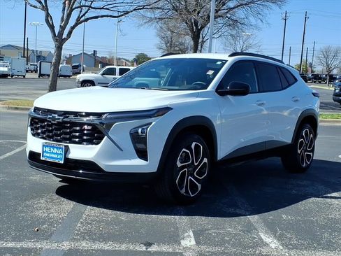 Used 2025 Chevrolet Trax RS w/ Driver Confidence Package image 4