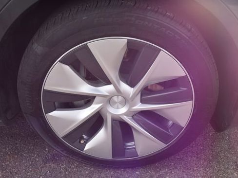 Used 2022 Tesla Model Y Long Range AWD/4WD image 43