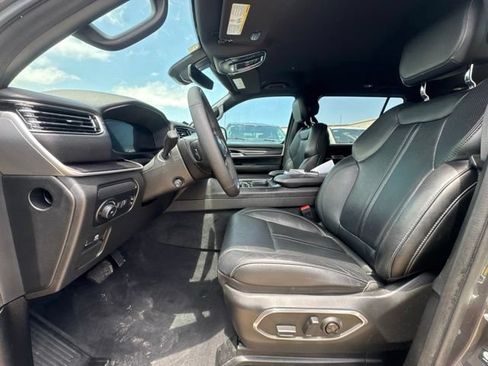 Used 2024 Jeep Wagoneer 4WD image 2
