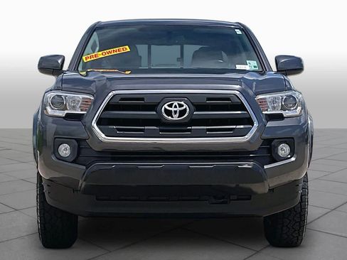 Used 2017 Toyota Tacoma SR5 w/ Tow Package RWD image 4