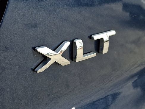 Used 2018 Ford Explorer XLT AWD/4WD image 30