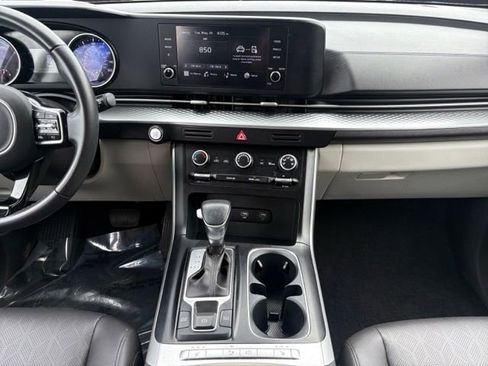 Used 2024 Kia Carnival LX FWD image 11