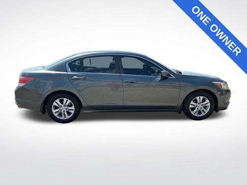 Used 2010 Honda Accord LX-P image 2