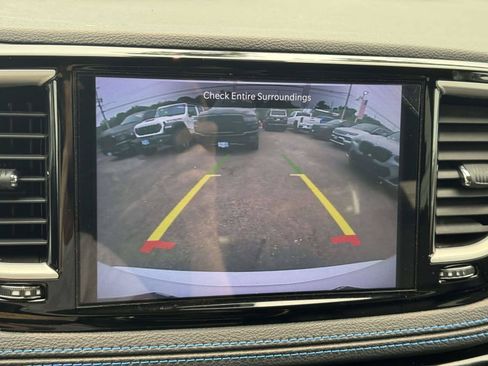 Used 2021 Chrysler Pacifica Touring-L FWD image 27