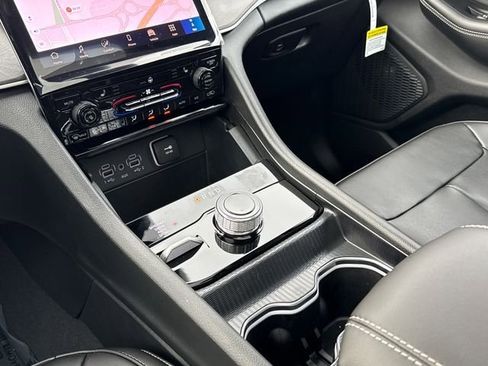New 2025 Jeep Grand Cherokee Limited AWD/4WD image 14