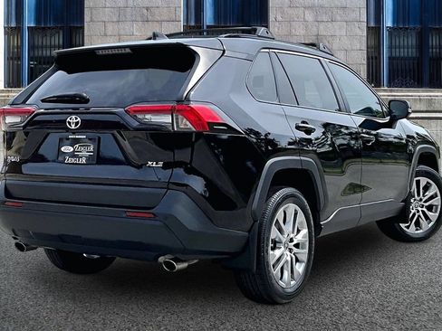Used 2023 Toyota RAV4 XLE Premium FWD image 11