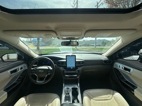 Used 2021 Ford Explorer Platinum w/ Equipment Group 601A AWD/4WD image 4