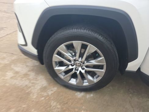 Used 2022 Toyota RAV4 XLE Premium AWD/4WD image 21