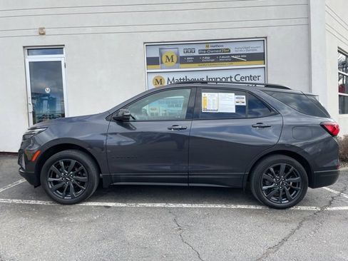 Used 2022 Chevrolet Equinox RS w/ Infotainment Package image 2