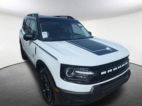 Used 2025 Ford Bronco Sport Outer Banks w/ Outer Banks Tech Package+ AWD/4WD image 2