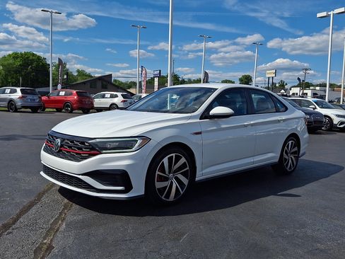 Used 2019 Volkswagen Jetta GLI FWD image 3