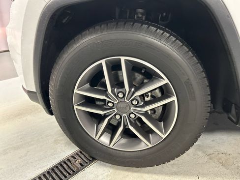 Used 2020 Jeep Grand Cherokee Limited AWD/4WD image 9