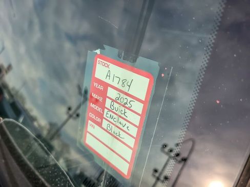 Certified 2025 Buick Enclave Preferred image 25