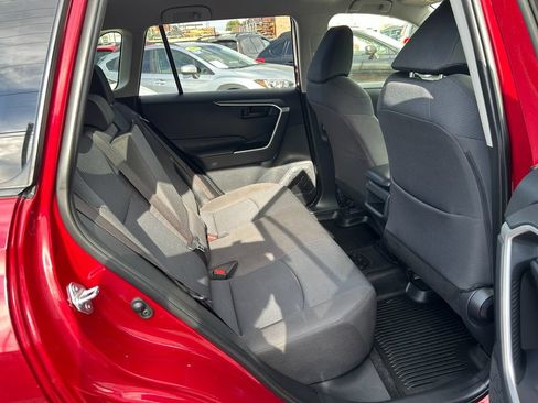 Used 2019 Toyota RAV4 LE w/ All Weather Liner Package AWD/4WD image 19