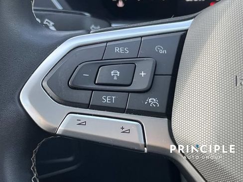 Used 2023 Volkswagen Tiguan SE w/ Panoramic Sunroof Package FWD image 20