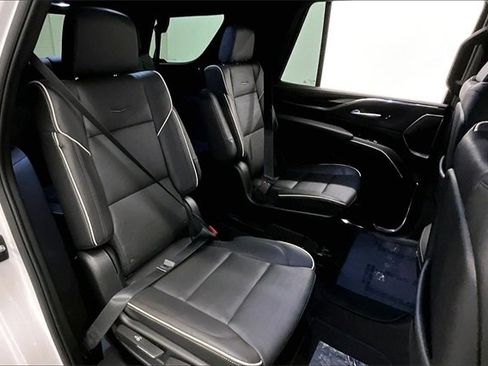 Used 2023 Cadillac Escalade Premium Luxury image 22