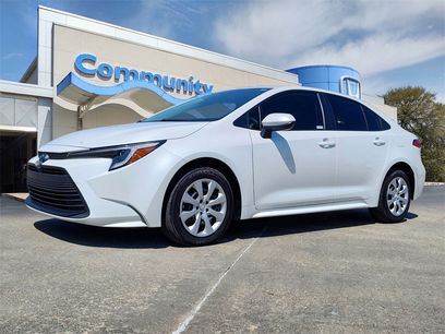 Used 2025 Toyota Corolla LE w/ Convenience Package