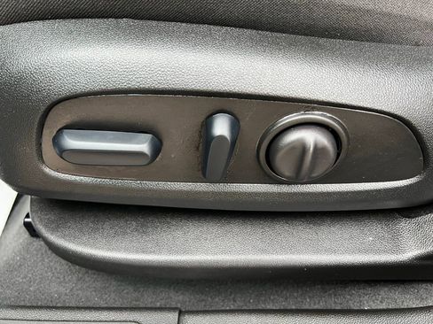 Used 2023 GMC Acadia SLE w/ Driver Convenience Package image 28