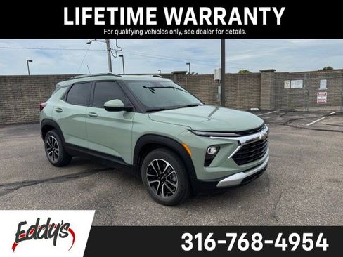Used 2025 Chevrolet TrailBlazer LT w/ Driver Confidence Package FWD image 1