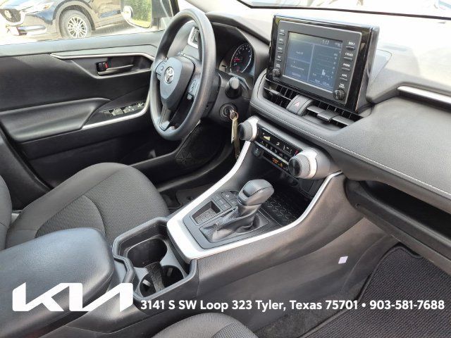 Used 2019 Toyota RAV4 LE FWD image 11
