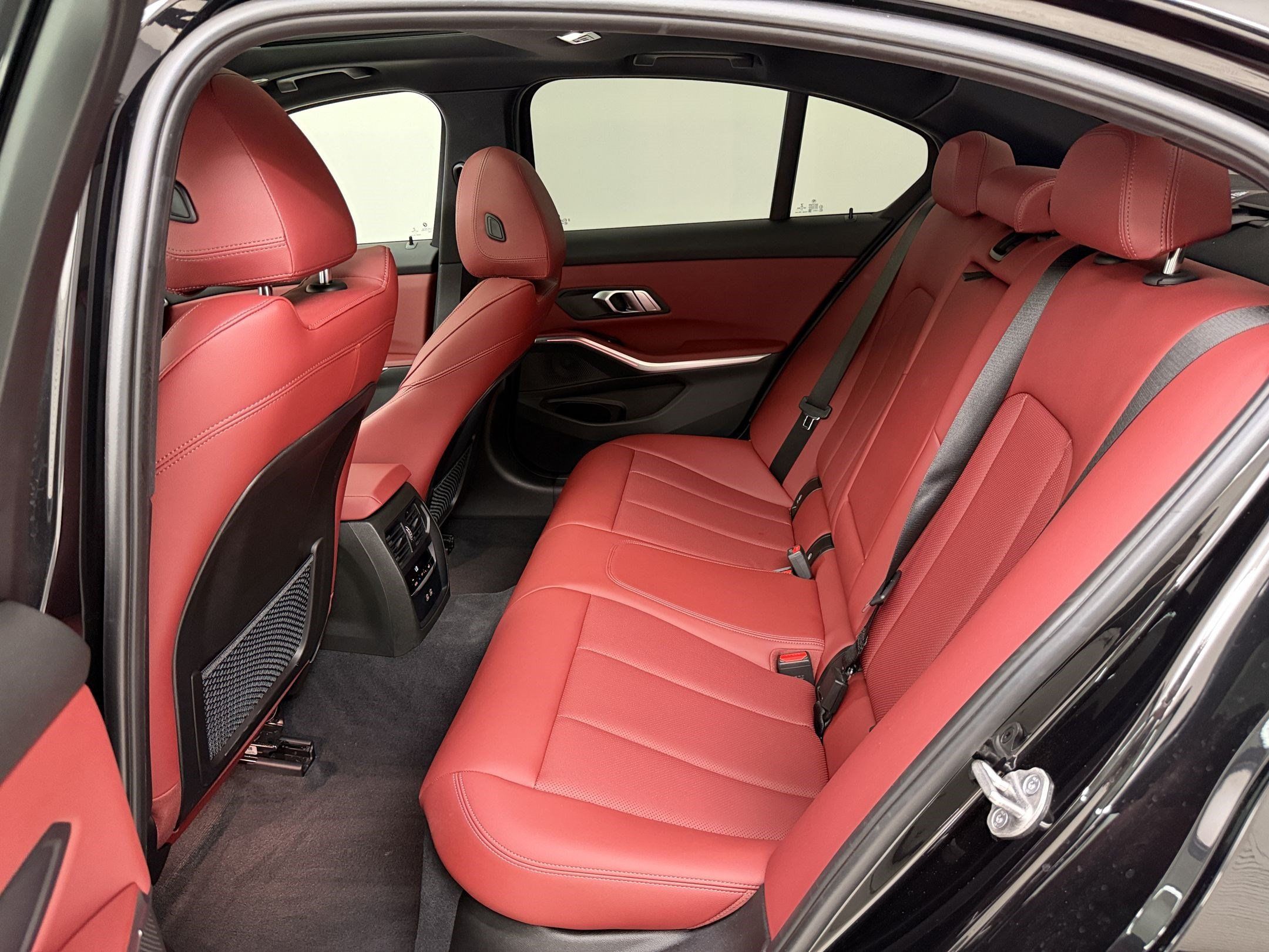 Certified 2022 BMW 330i Sedan w/ M Sport Package RWD image 23