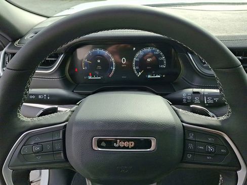 New 2025 Jeep Grand Cherokee Limited w/ Black Appearance Package image 17