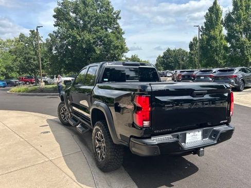 Used 2025 Chevrolet Colorado ZR2 w/ Technology Package AWD/4WD image 5