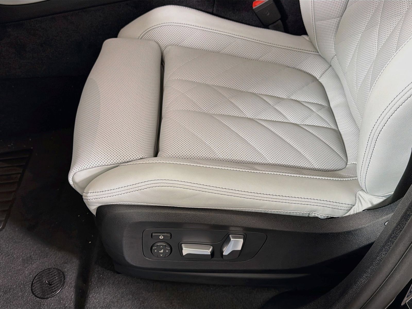 New 2027 BMW X6 xDrive40i AWD/4WD image 23