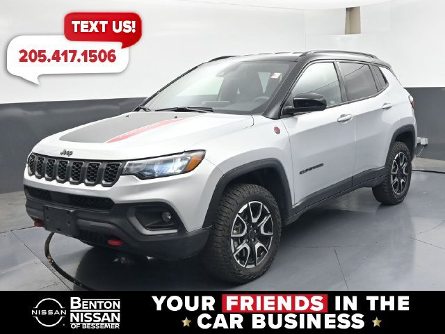 Used 2025 Jeep Compass Trailhawk AWD/4WD image 1