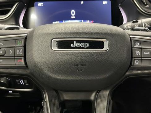 Used 2023 Jeep Grand Cherokee Altitude AWD/4WD image 16