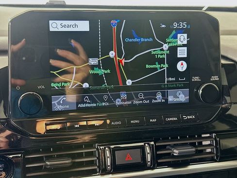 Used 2025 Nissan Pathfinder Platinum FWD image 13