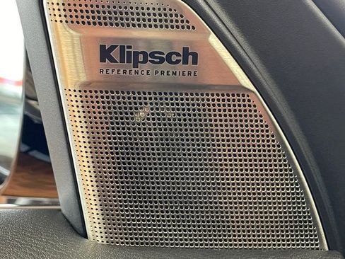 Used 2025 INFINITI QX80 Sensory image 17