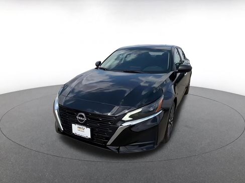 Used 2025 Nissan Altima 2.5 SV FWD image 7