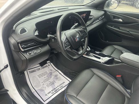 Used 2024 Buick Envista Sport Touring w/ Convenience I Package FWD image 11