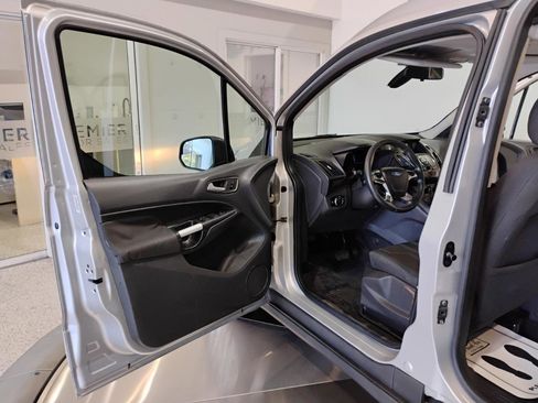 Used 2016 Ford Transit Connect XLT image 9