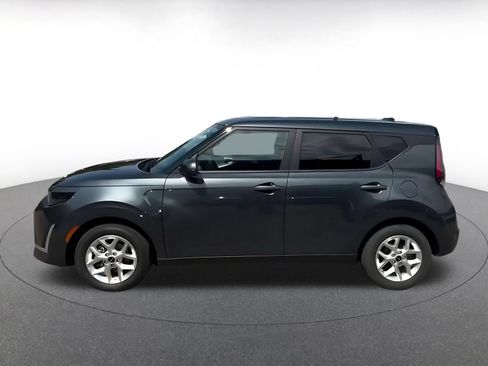 Used 2025 Kia Soul LX w/ LX Technology Package FWD image 9