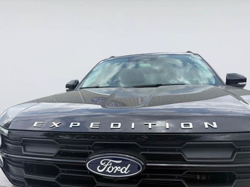 New 2026 Ford Expedition Active RWD image 9