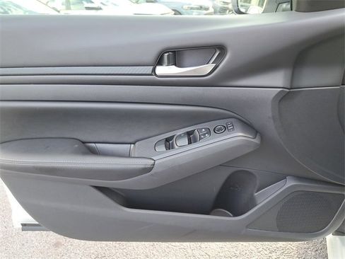 Used 2025 Nissan Altima 2.5 SV image 20