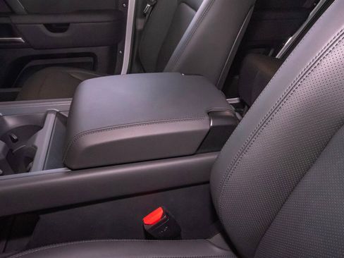 New 2025 Land Rover Defender 110 S image 33