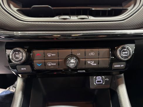 New 2026 Jeep Compass Latitude AWD/4WD image 34