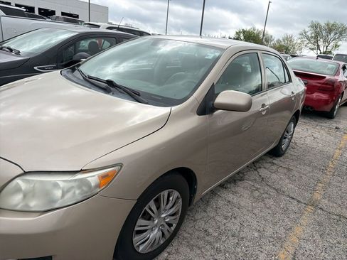 Used 2010 Toyota Corolla LE image 3