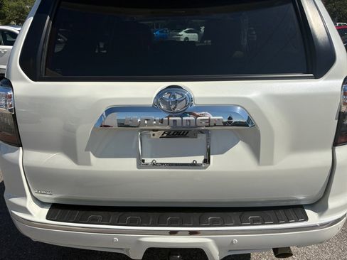 Used 2022 Toyota 4Runner Limited AWD/4WD image 17