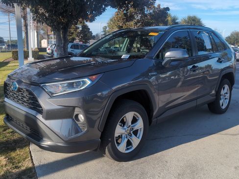 Used 2021 Toyota RAV4 XLE image 5