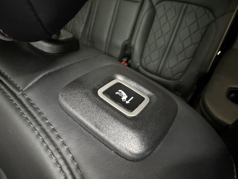 Used 2022 Jeep Grand Wagoneer Series III AWD/4WD image 30
