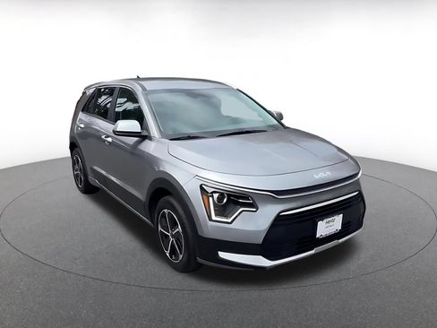 Used 2026 Kia Niro LX FWD image 3