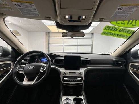 Used 2023 Ford Explorer XLT AWD/4WD image 4